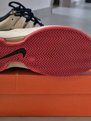 Nike tennis sport shoe used, size 39, white and orange