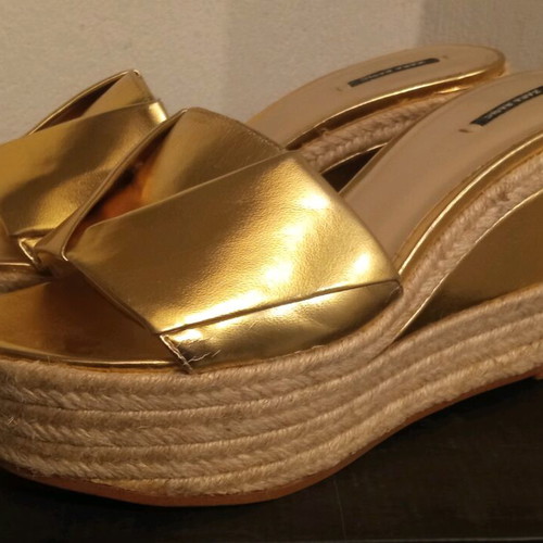 Zara platform sandals size 39 gold like new