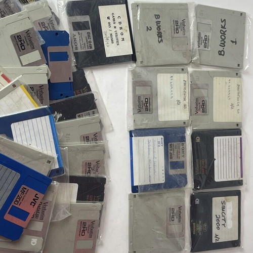 Lot of 31 Retro 3.5" Floppy Disks with Vintage Software used