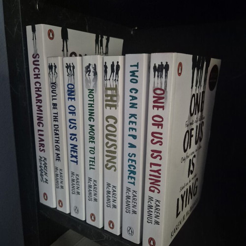 Karen M. McManus collection of 7 paperback books like new, English