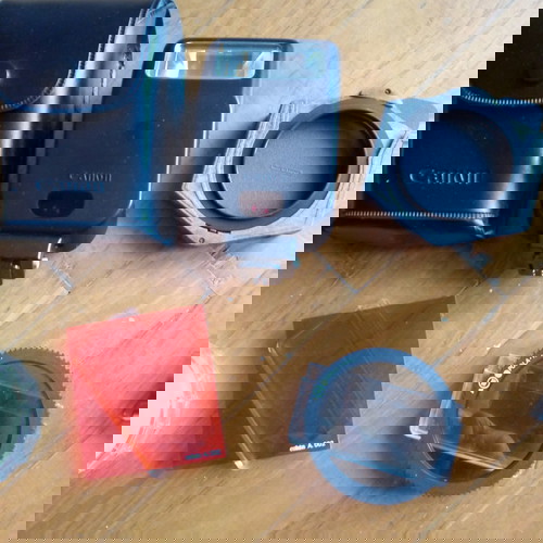 Canon EOS 1000 μεταχειρισμένη με φλας και τσάντα μεταφοράς