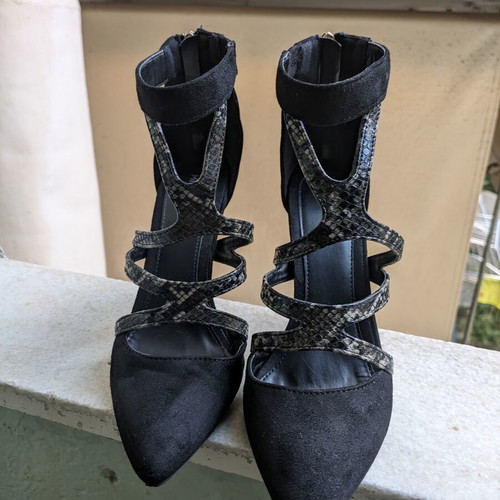 Migato black pumps with 11 cm heel