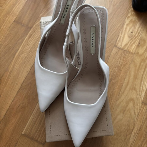 Corina cream iridescent high heeled slingbacks size 36 like new
