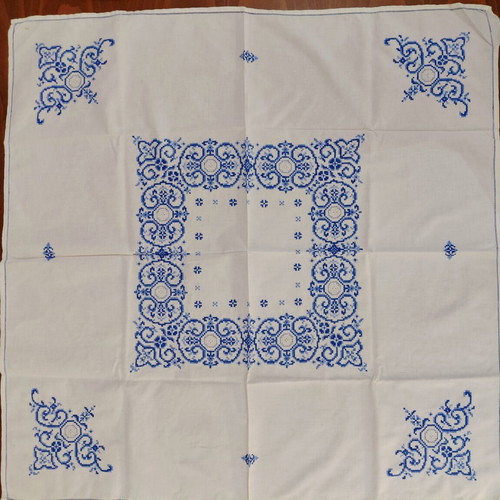 Handmade vintage embroidered tablecloth 82×82 cm