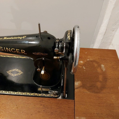 Singer sewing machine used in excellent condition