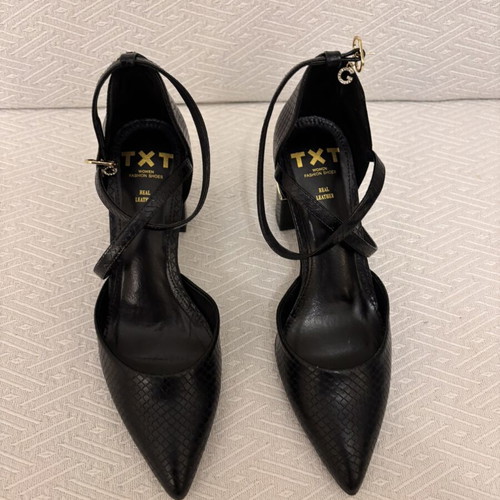 TXT Women Fashion Pumps like new, size 40, black embossed leather