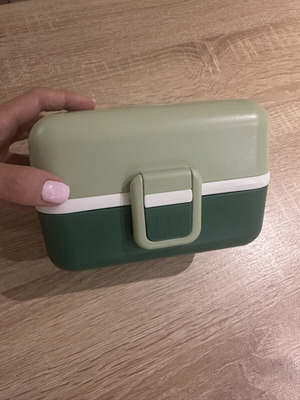Monbento rectangular lunchbox with removable bear decoration