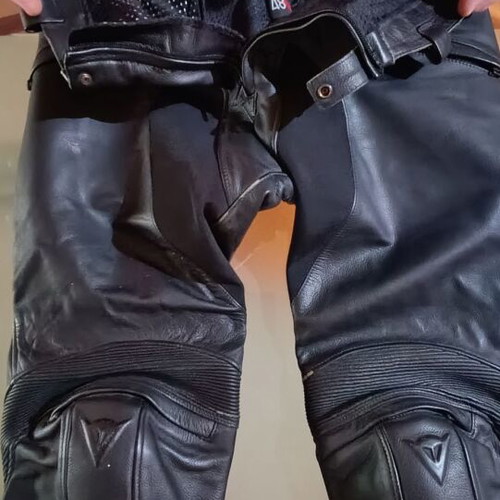 Dainese leather jackets and pants set, signed by Colin Edwards