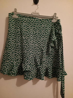 Mini floral skirt green and white by Shein new