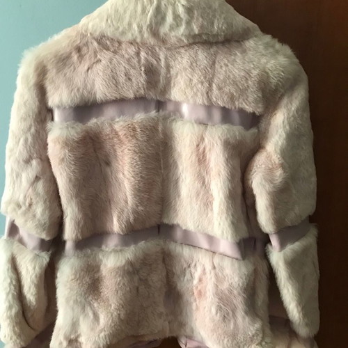 Short fur jacket used in pink color