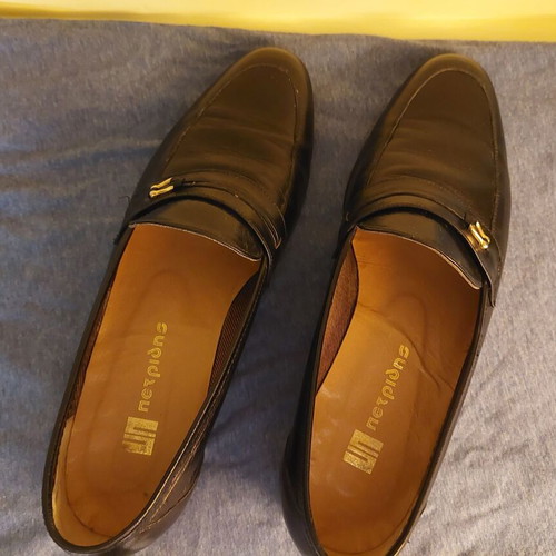 Black leather shoes Petridis men's size 43 like new