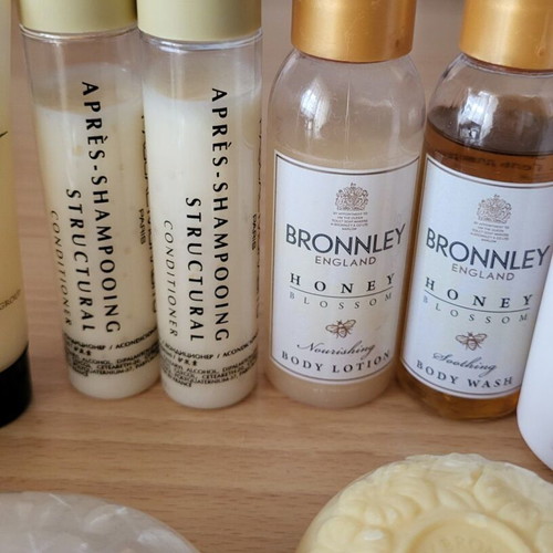 Samples of bath and body products new, pack