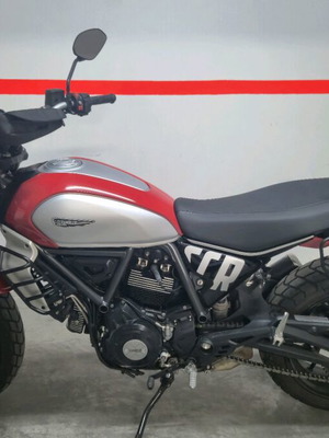 Ducati Scrambler Icon 2024 μεταχειρισμένο, 5500 χλμ, 800 cc, χειροκίνητο, κόκκινο