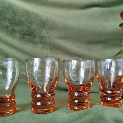 Vintage glass carafe with 4 glasses set like new