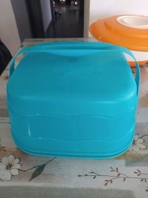 Square cake container used