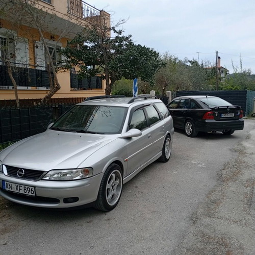 Opel Vectra b 2001 like new, 1.8 petrol, silver station wagon