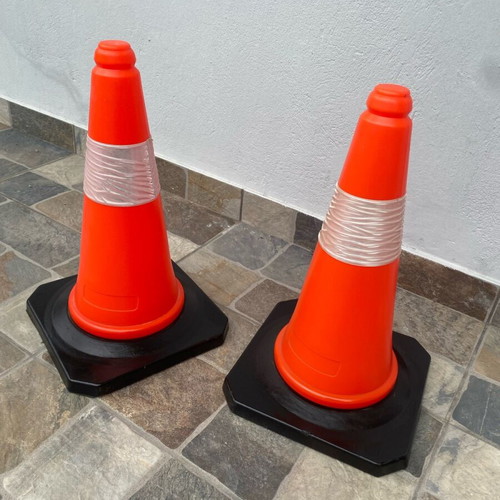 Phosphorescent cones with reflector new, pack of 2