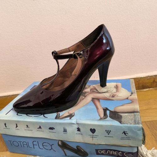 Desirèe Mary Jane pumps new, size 39 burgundy