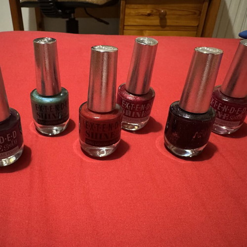 Nail polish set new, 6 pieces in various colors