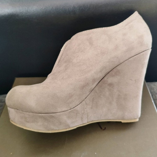 Castor platform beige pumps size 38 like new