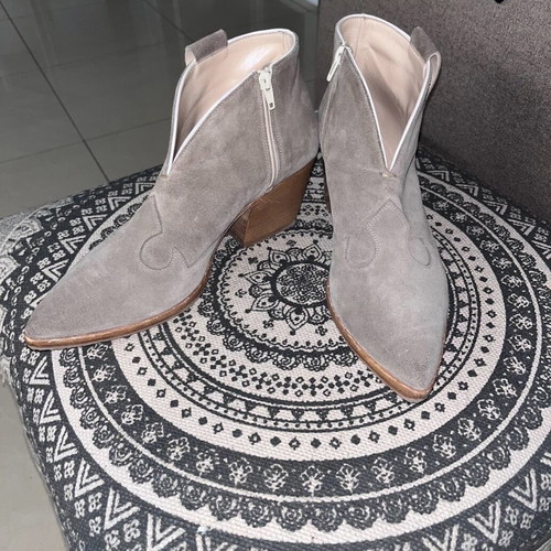 Vero Cuoio beige ankle boots like new, wooden 7 cm heel, size 40