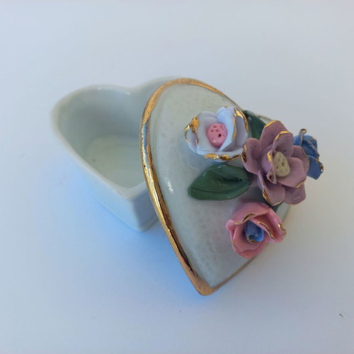 Chinese porcelain heart jewelry box like new with flowers and gold