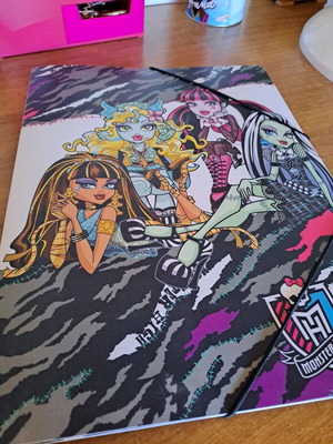 Monsters High folder used with side elastic