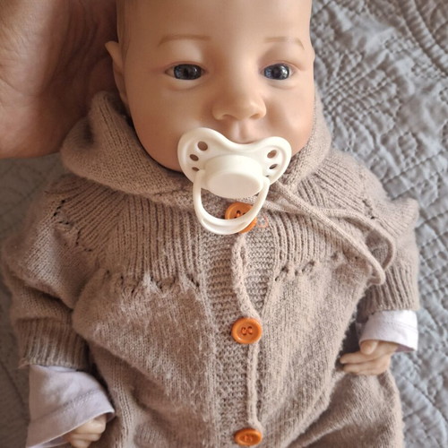 Baby doll like new, realistic