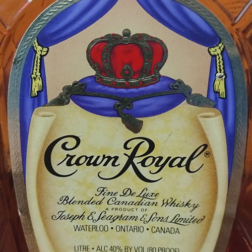 Crown Royal Fine De Luxe Blended Canadian Whisky new, 1 liter vintage bottle