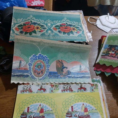 Rare paper dec used like new, pack of 13 pieces