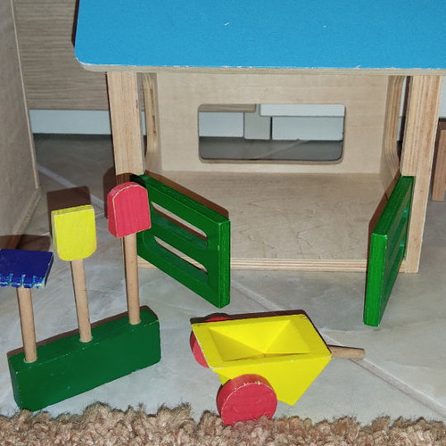 Large wooden Plan Toys animal farm with ELC figures used