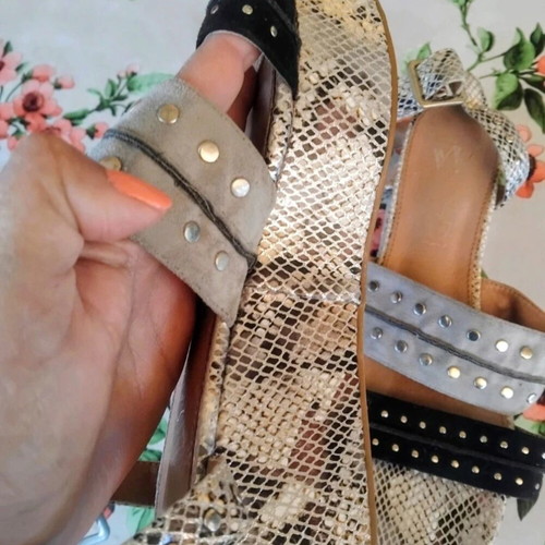 Sandals platform used, grey and black suede with fake snakeskin