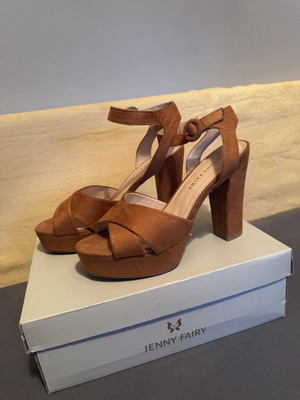 Jenny Fairy Suede Platform Heels like new, size 39, brown
