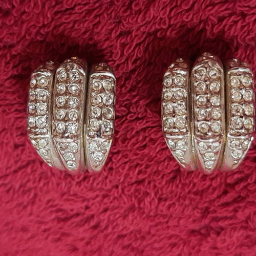 Vintage clip earrings with crystals used, white and gray