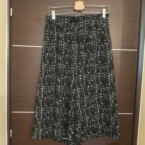 Women's Bermuda skirt like new, sizes M and L