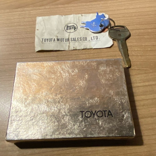 Collectible Toyota box with engine key and Corolla 1973 antenna like new