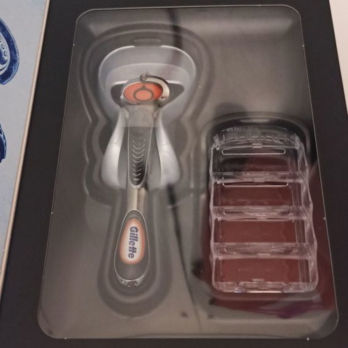 Gillette Fusion Proglide Star Wars collectible shaving set with razor