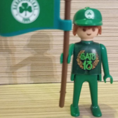 Playmobil fan figure of PAO with team flag like new