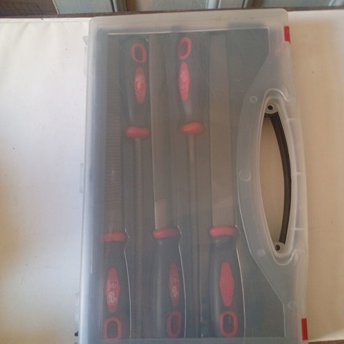 File set 5 pieces like new with carrying case