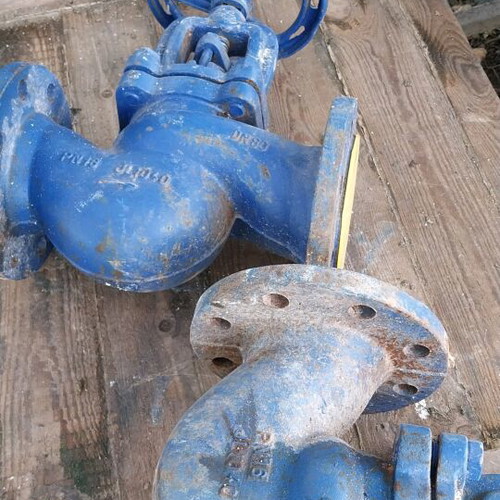 2 PN 16 DN 80 pipe fittings with caps
