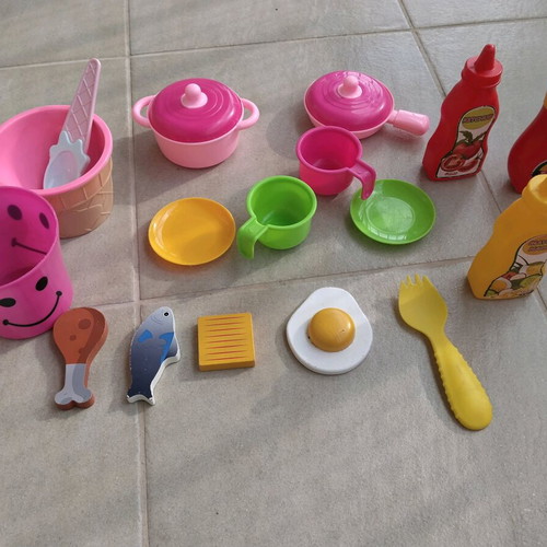 Plastic kitchen toys used, assorted children's set