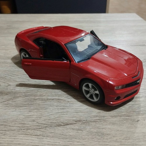 Collectible Chevrolet Camaro 1/24 scale toy car like new, metal