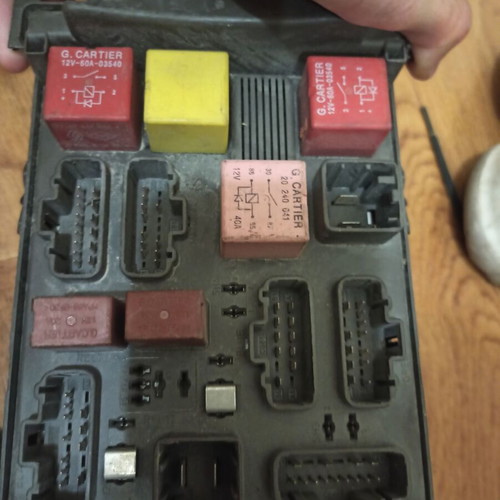 Fuse box used for Renault ESPACE MK4 8200004201E 518837018