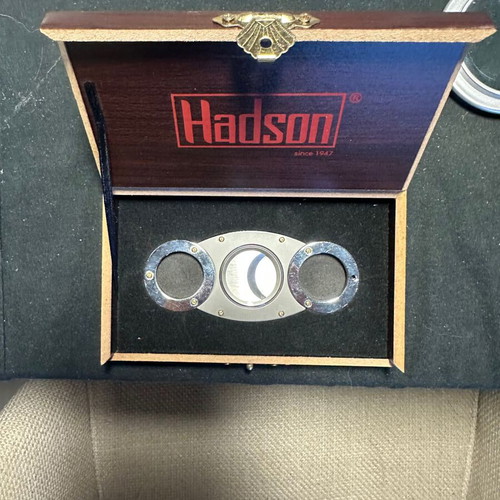 Hadson cigar cutter like new with its box