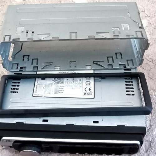 LG LAC2900RN Car Radio CD player like new, 4x53W, MP3 WMA