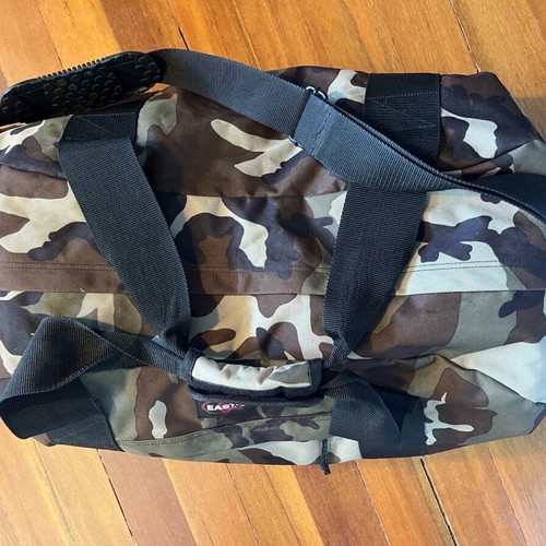 Eastpak big duffel bag like new, brown camo