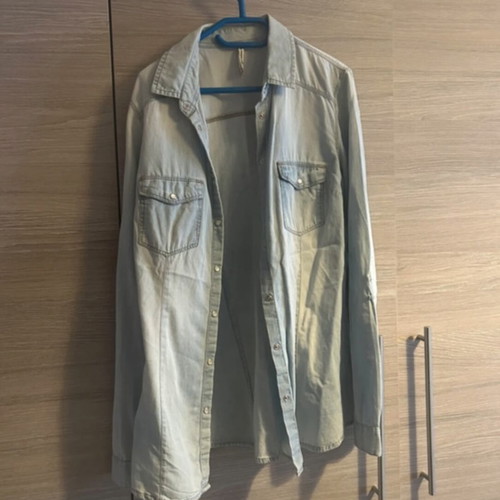 Stradivarius women's denim shirt like new, blue, size S