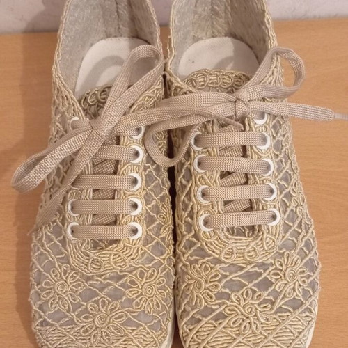Womens knitted beige shoes size 38 like new
