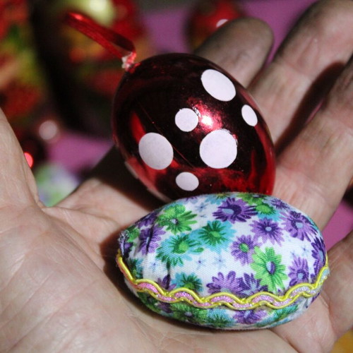 Decorative Easter eggs and toys used, pack N24