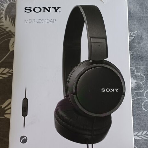 Sony MDR-ZX110AP Headphones like new, wired with microphone